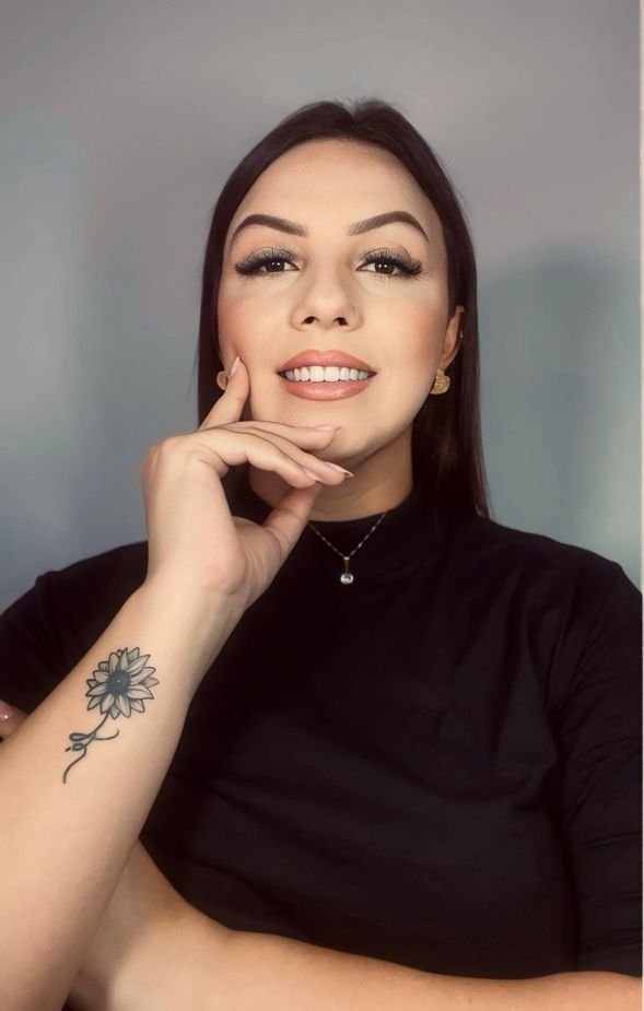 Das primeiras unhas feitas na infância ao reconhecimento na cidade: a história de superação e fé de Tainá