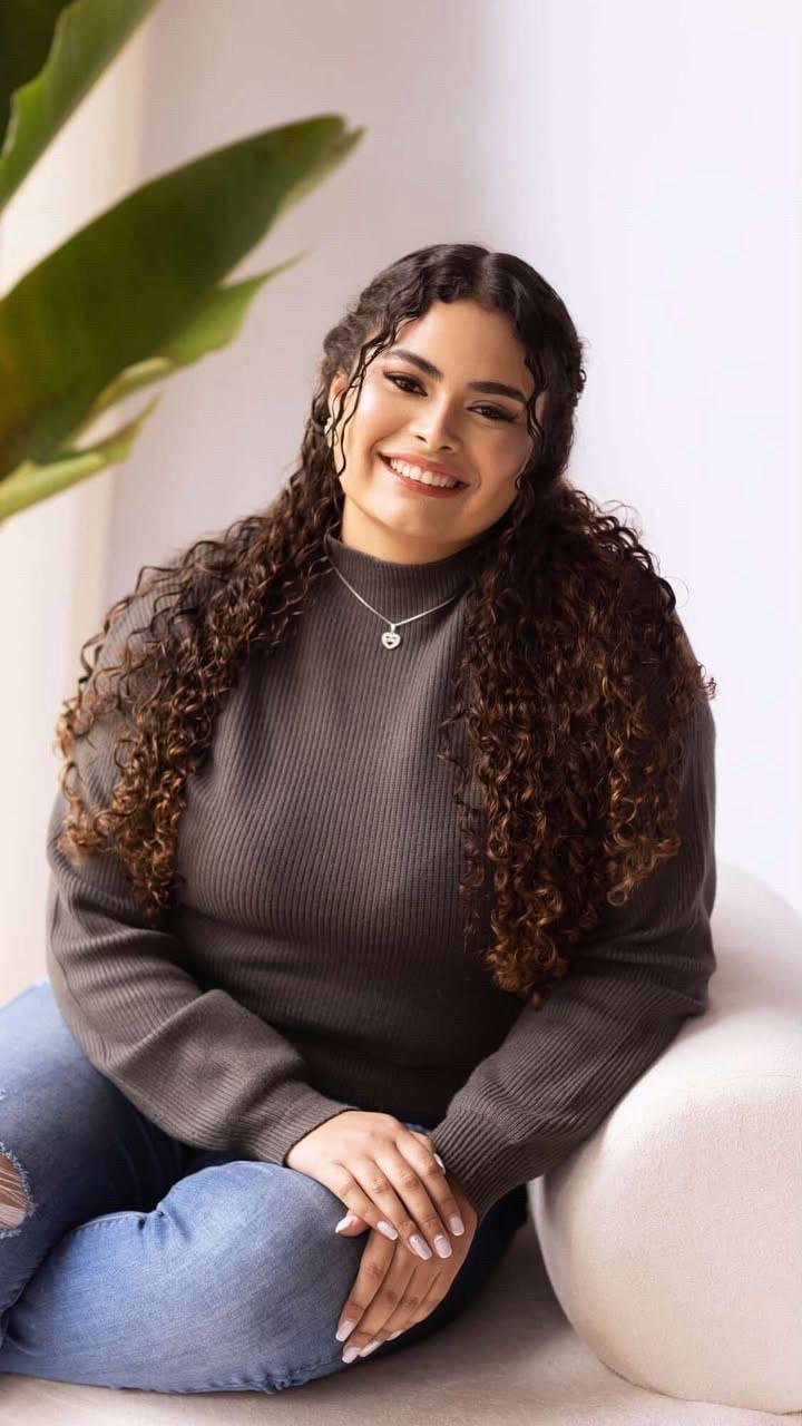 De duas pinças e um sonho ao próprio espaço: a história de superação de Ana Vitória no mundo da beleza