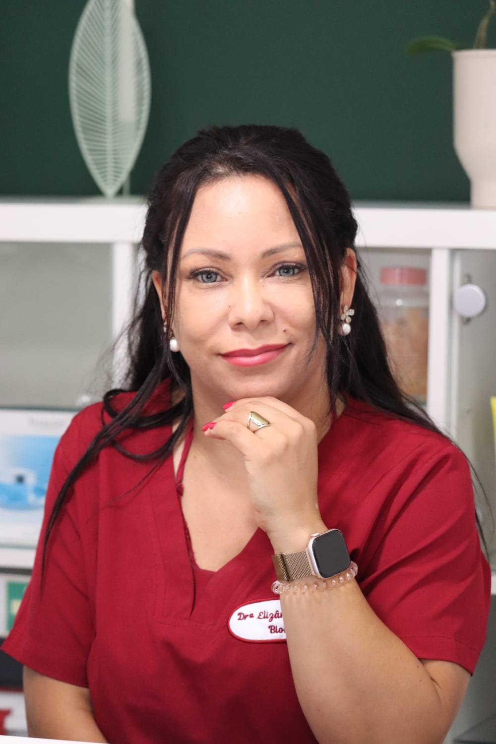 A Arte da Regeneração e da Liderança Biomédica: Dra. Elizângela Cristina Ferreira e a Construção de um Império da Estética Avançada entre Brasil e Europa
