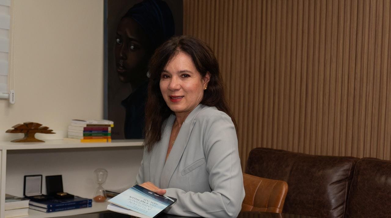 Arte da Transição Sustentável: Cristiana Nepomuceno Transforma Ciência, Direito e Negociação em Soluções Globais