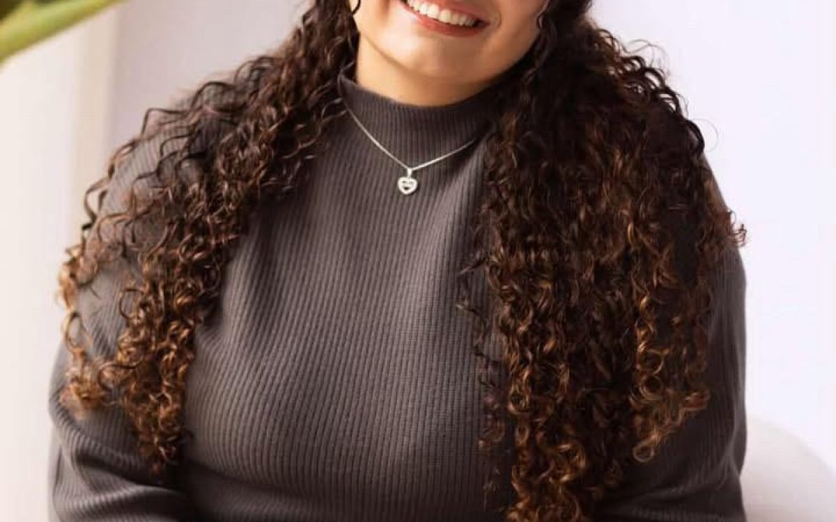 De duas pinças e um sonho ao próprio espaço: a história de superação de Ana Vitória no mundo da beleza