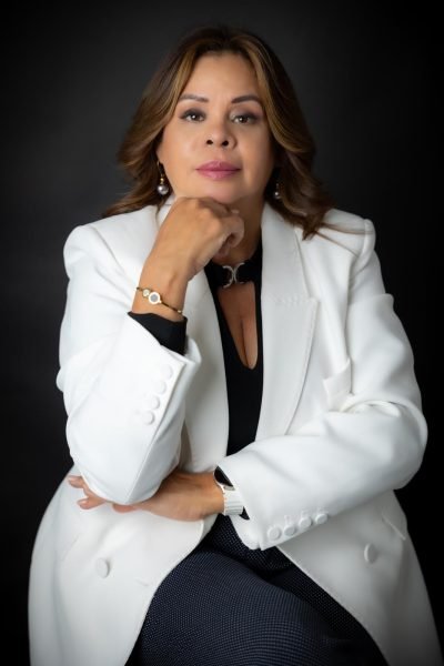 A Alquimia da Superação: Mairim Sanguino e a Reconstrução da Identidade Feminina através do Empreendedorismo Global