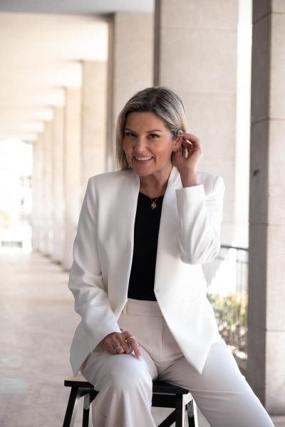 A Engenharia da Autoestima: Izabel de Paula e a Arquitetura da Transformação Humana na Diplomacia Civil Global