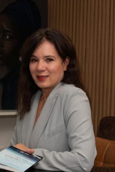 Arte da Transição Sustentável: Cristiana Nepomuceno Transforma Ciência, Direito e Negociação em Soluções Globais